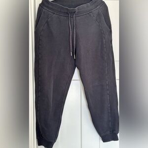 Lululemon Scuba High-Rise Jogger
Full Length black 8